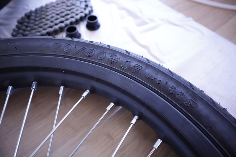 Supermoto-Kit-Vorderreifen-70-90-17-www-stromfahrzeuge-at SUR-RON Firefly Supermoto Kit