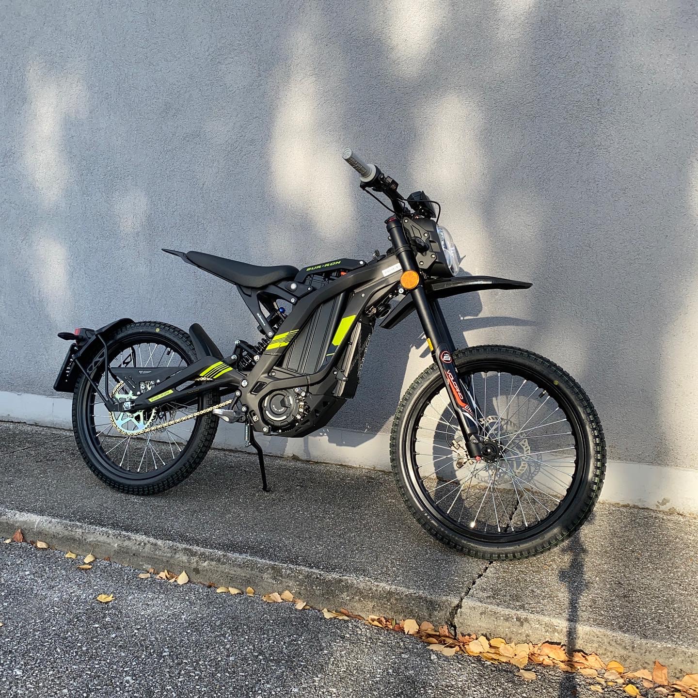 SUR-RON-Lightbee-black-StVO-www-stromfahrzeuge-at SUR-RON Lightbee StVO 2023